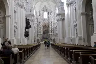 So sieht die Theatinerkirche von innen aus So sieht die Theatinerkirche von innen aus