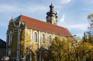 Die Klosterkirche Sankt Theresia von außen Die Klosterkirche Sankt Theresia von außen