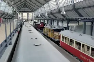 Alte Waggons und Züge im Verkehrszentrum des Deutschen Museums