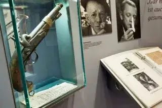 Revolver hinter Glas im Valentin Karlstadt Musäum