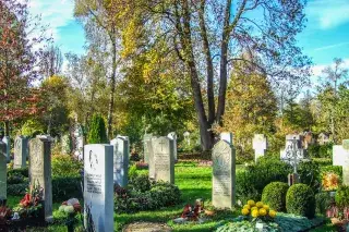 Gräber auf dem Westfriedhof an Allerheiligen