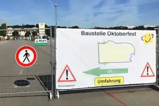 Der Aufbau des größten Volksfests der Welt beginnt auf der Theresienwiese Der Aufbau des größten Volksfests der Welt beginnt auf der Theresienwiese