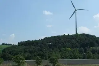 Das Windrad auf dem Fröttmaninger Berg Das Windrad auf dem Fröttmaninger Berg