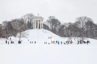 Winterrodeln im Englischen Garten