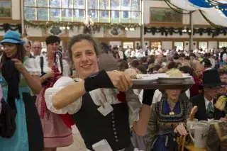 Herzkasperl Festzelt auf der Oidn Wiesn