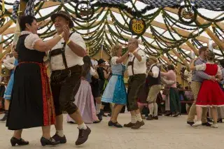 Festzelt Tradition auf der Oidn Wiesn Festzelt Tradition auf der Oidn Wiesn