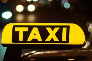 Taxi bei Nacht