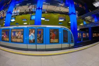 U-Bahn in der Station Münchner Freiheit U-Bahn in der Station Münchner Freiheit