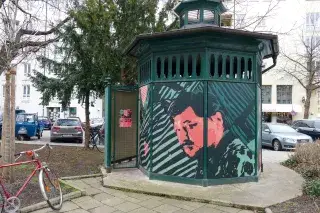 201106_The_Pissoir_Marie-Lyce_Plaschka Graffiti Rainer Werner Fassbinder am Holzplatz