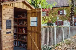 Bücherschrank in der Au