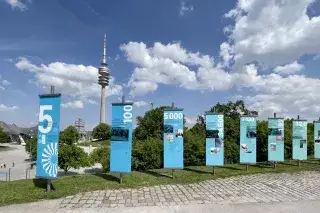 Stelen bei der Ausstellung im Olympiapark Stelen bei der Ausstellung im Olympiapark