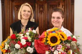IT-Referentin Dr. Laura Dornheim (l.) und die Baureferentin Dr.-Ing. Jeanne-Marie Ehbauer