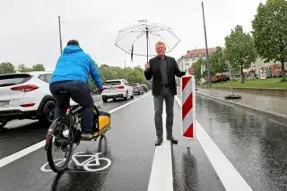 OB Dieter Reiter bei der Eröffnung eines Pop-Up-Radwegs OB Dieter Reiter bei der Eröffnung eines Pop-Up-Radwegs
