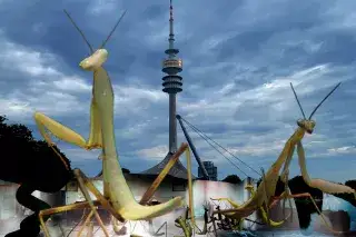 Olympic Vertigo - Installation im Olympiasee