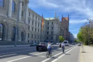Radweg in der Elisenstraße Radweg in der Elisenstraße