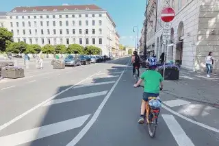 Radweg in der Brienner Straße Radweg in der Brienner Straße
