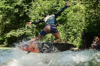 Surfer am Eisbach