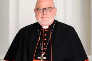 Porträtbild von Kardinal Reinhard Marx in Soutane