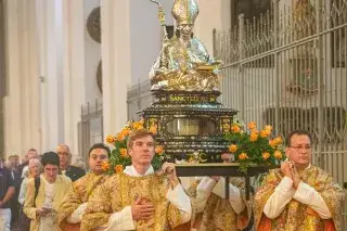 Silberbüste des Heiligen Benno bei der Prozession Silberbüste des Heiligen Benno bei der Prozession