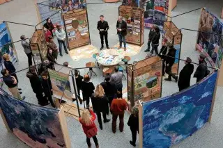 Ausstellung zum Klimaherbst: „Wege in die Zukunft – für Dich und die Welt“