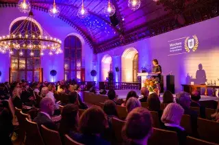 Feierliche Verleihung des Preises „Münchens ausgezeichnete Unternehmen“ mit Bürgermeisterin Verena Dietl Feierliche Verleihung des Preises „Münchens ausgezeichnete Unternehmen“ mit Bürgermeisterin Verena Dietl