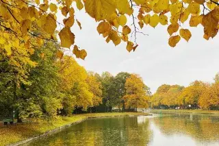 Schlosspark Nymphenburg im Herbst.