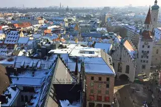 Aussicht vom Rathausturm über die winterliche Altstadt