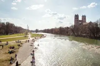 Frühling in München an der Isar