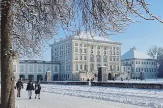 Perfekt für einen Winterspaziergang: Schloss Nymphenburg im Schnee Perfekt für einen Winterspaziergang: Schloss Nymphenburg im Schnee
