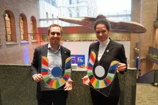 Philipp Lahm und Celia Sasic mit dem Volunteer Logo zur UEFA EURO 2024