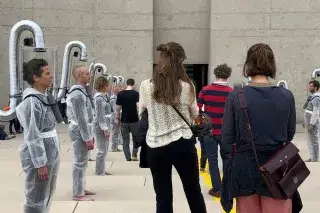Besucherinnen auf dem Kunstareal-Fest Besucherinnen auf dem Kunstareal-Fest