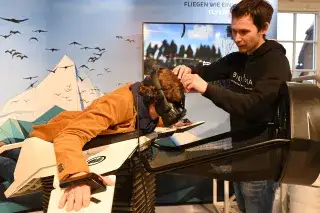 Mit dem Flugsimulator Birdy kann man im Biotopia Lab auf Schmetterlingsflug gehen Mit dem Flugsimulator Birdy kann man im Biotopia Lab auf Schmetterlingsflug gehen