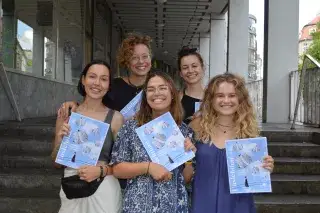 Das Redaktionsteam des turtle magazin(e) gestaltet ab März 2023 das Residency-Programm in der Monacensia