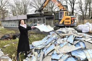 Nicole Gargitter von der SWM Bäderleitung beim Abriss