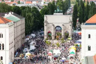 Siegestor beim Zamanand Festival