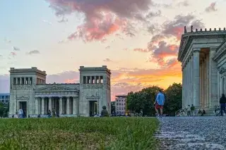 Abendstimmung am Königsplatz. Abendstimmung am Königsplatz.