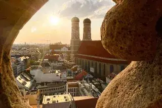 Blick vom Rathausturm auf die Frauenkirche.