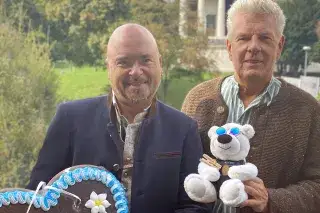 Der WiesnGentleman* 2022 mit OB Dieter Reiter (r.) Der WiesnGentleman* 2022 mit OB Dieter Reiter (r.)