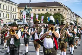 Trachten- und Schützenzug Trachten- und Schützenzug