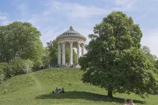 Monopteros im Englischen Garten im Frühling