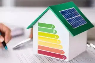 Symbolbild Haus Mit Solardach