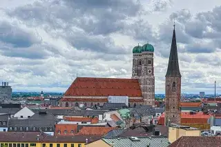 Frauenkirche und Salvatorkirche an bewölktem Tag
