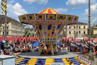 Stadtgeburtstag München: Karussell am Odeonsplatz