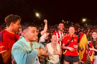 Spanischer Jubel in der Fan Zone Spanischer Jubel in der Fan Zone