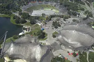 Blick vom Olympiaturm auf die Zeltdächer