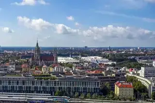 Aussicht vom BR-Hochhaus auf die Wiesn