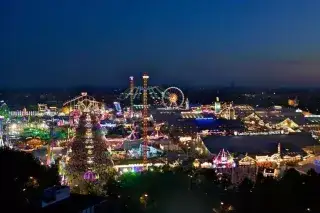 Oktoberfest Panorama abends