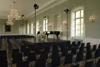 Bestuhlter Hubertussaal im Schloss Nymphenburg Bestuhlter Hubertussaal im Schloss Nymphenburg