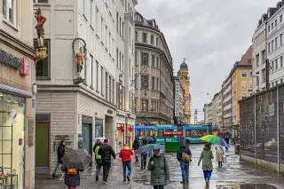 Weinstraße im Regen