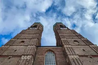 Frauenkirche - Ansicht der Türme von unten 